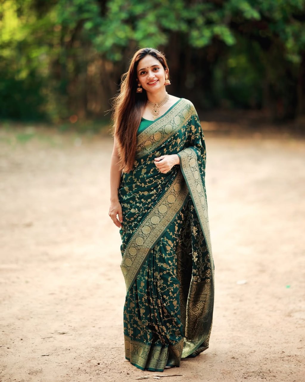 Royal Emerald Green Banarasi Silk Saree with Antique Gold Zari Elegance