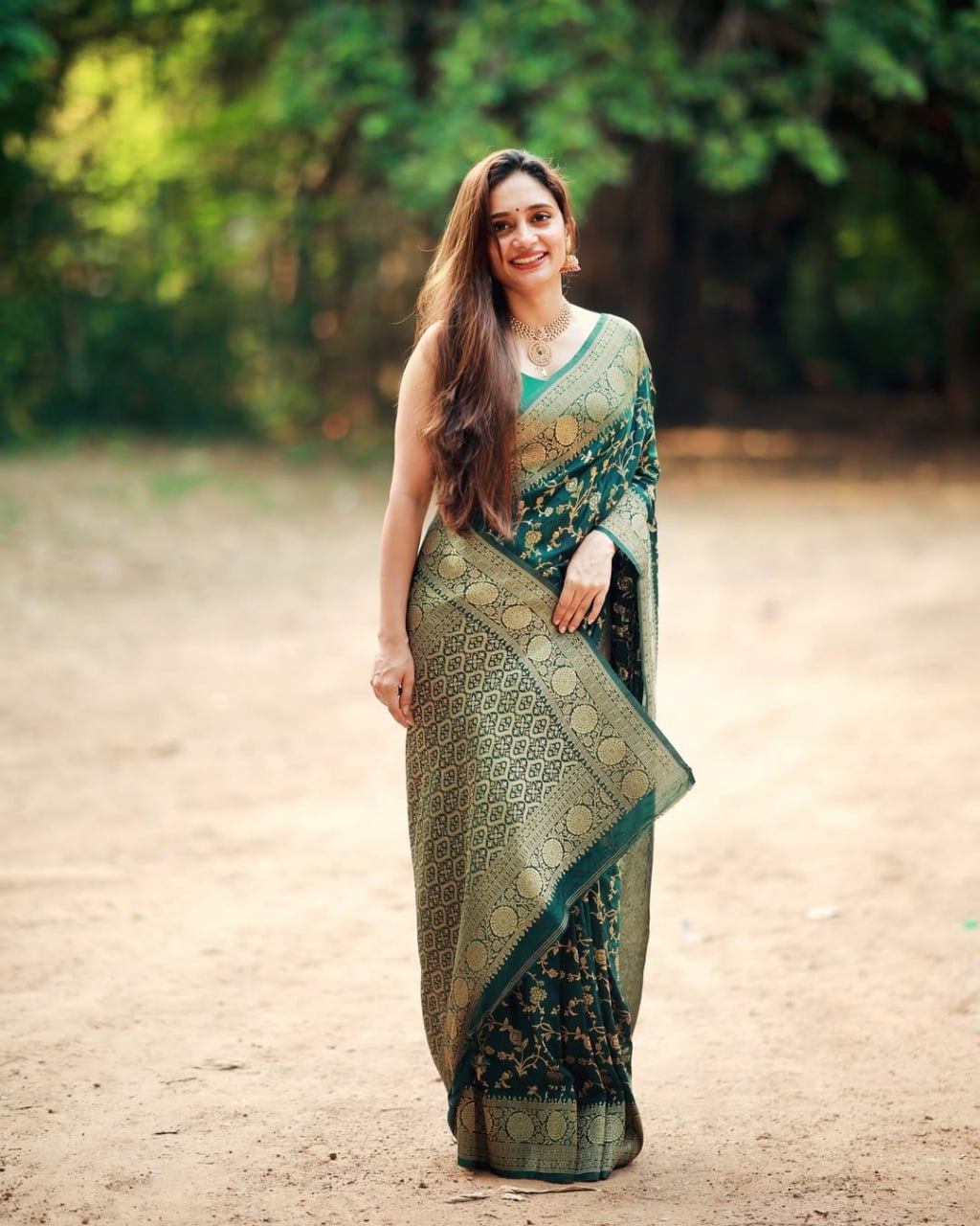 Royal Emerald Green Banarasi Silk Saree with Antique Gold Zari Elegance