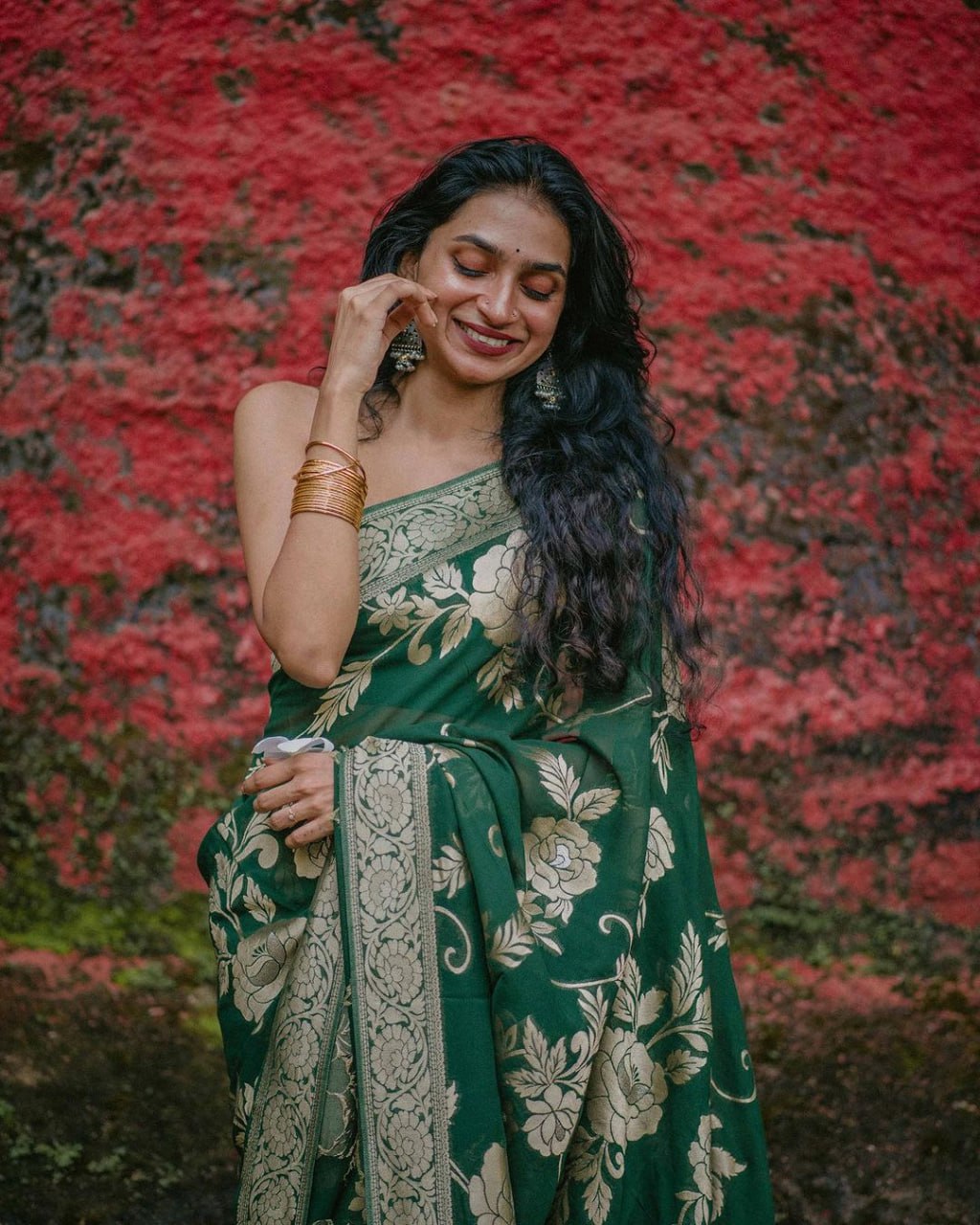 Elegant Forest Green Silk Saree with Vintage Floral Zari Design