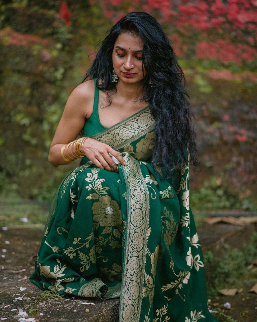 Elegant Forest Green Silk Saree with Vintage Floral Zari Design